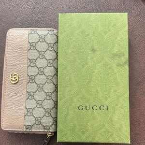 Gucci Beige and Green Wallet